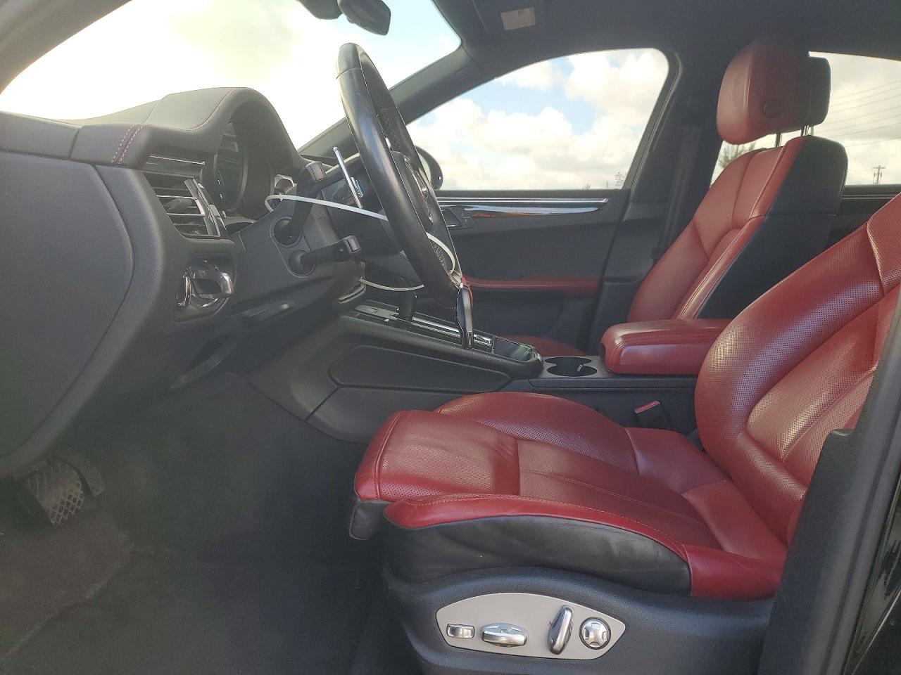 2023 PORSCHE Macan