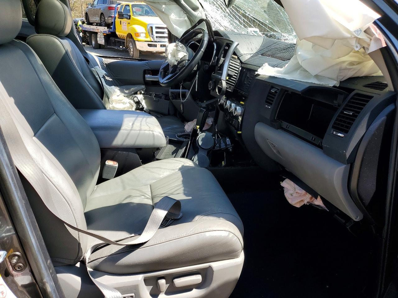 2020 TOYOTA Sequoia