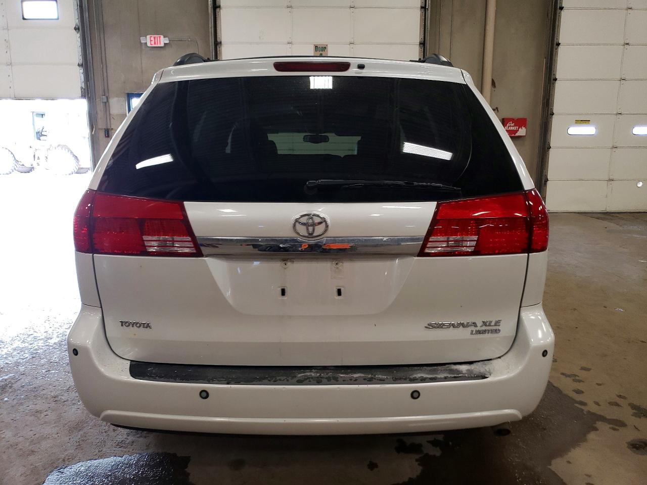 2005 TOYOTA SIENNA