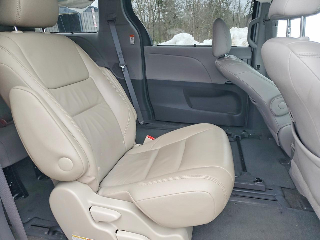 2016 TOYOTA SIENNA