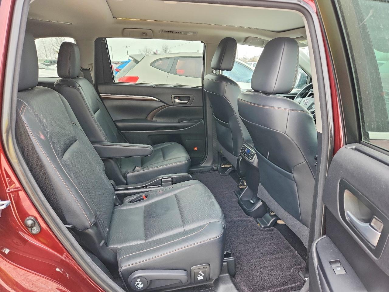 2016 TOYOTA HIGHLANDER