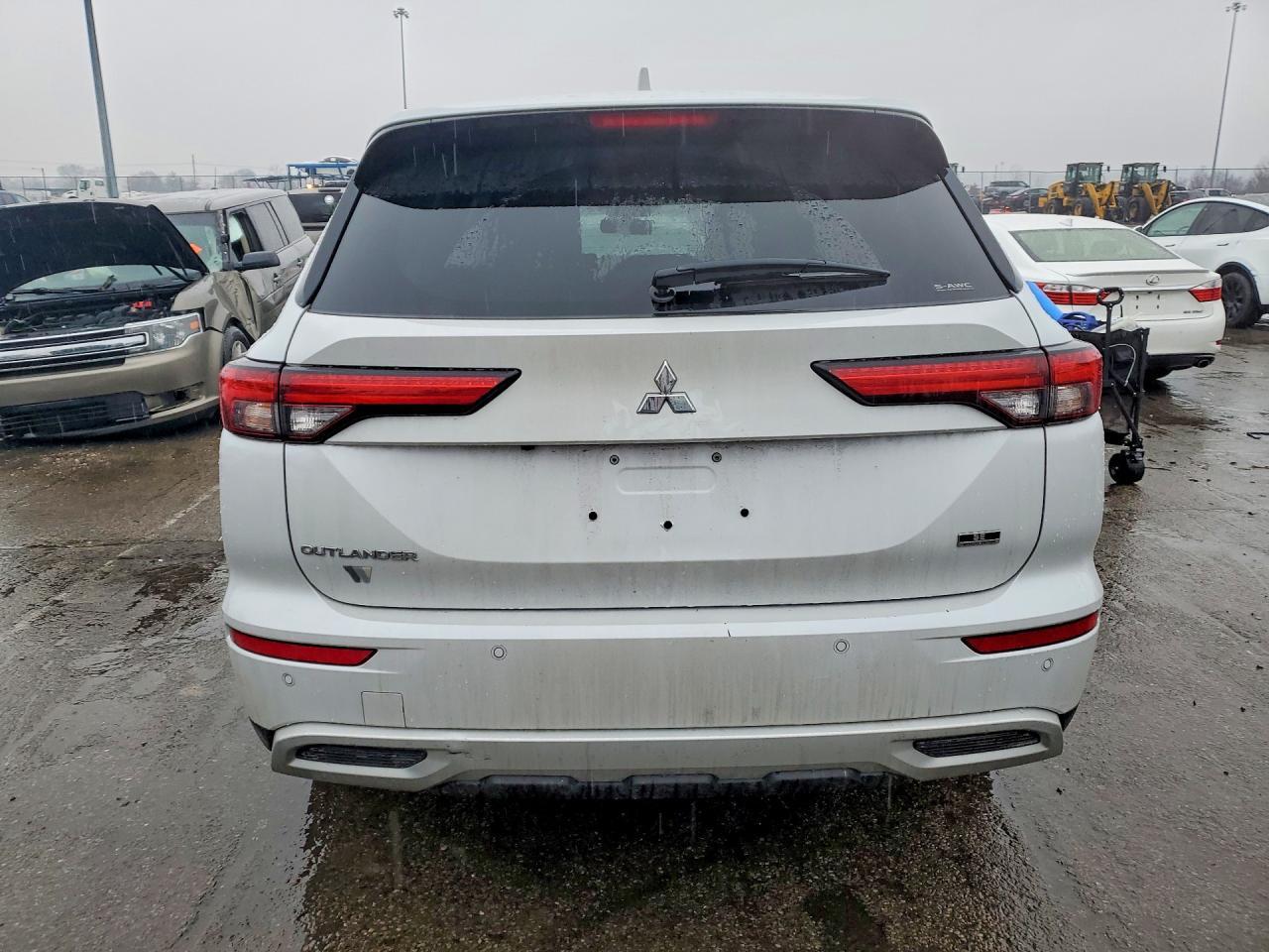 2023 MITSUBISHI outlander