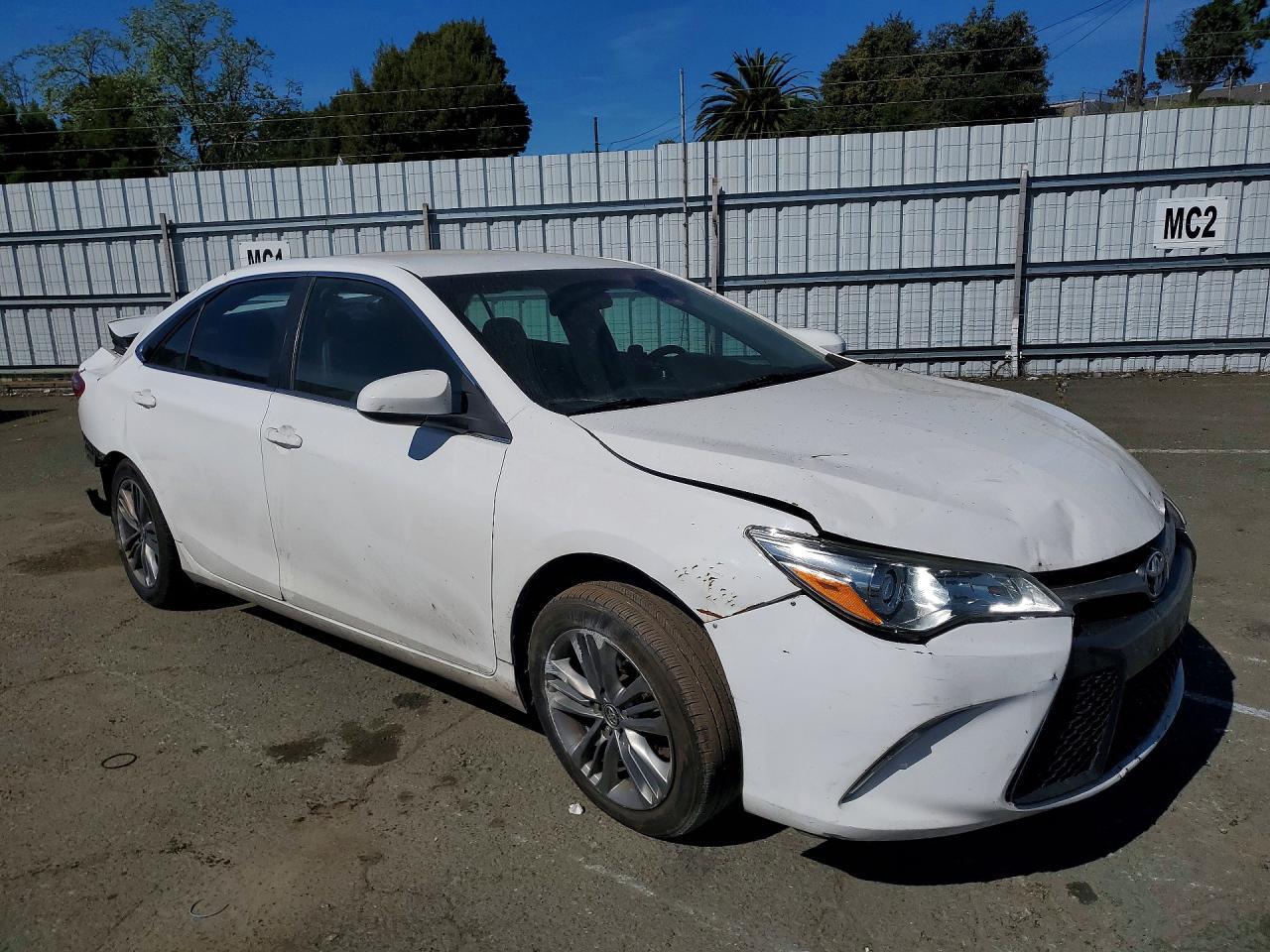 2016 Toyt Camry