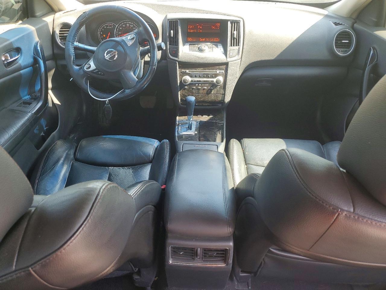 2010 NISSAN Maxima
