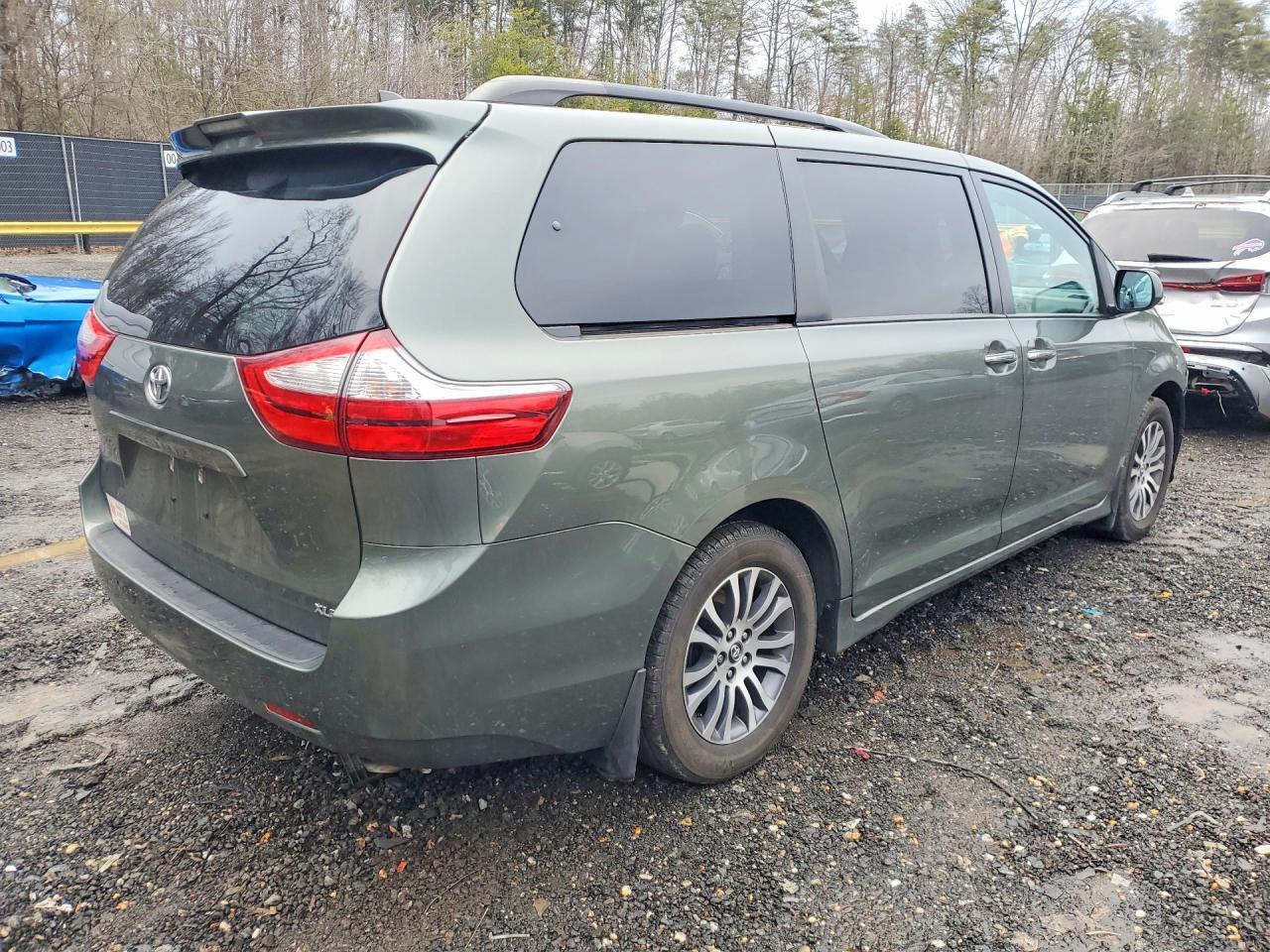 2019 TOYOTA SIENNA