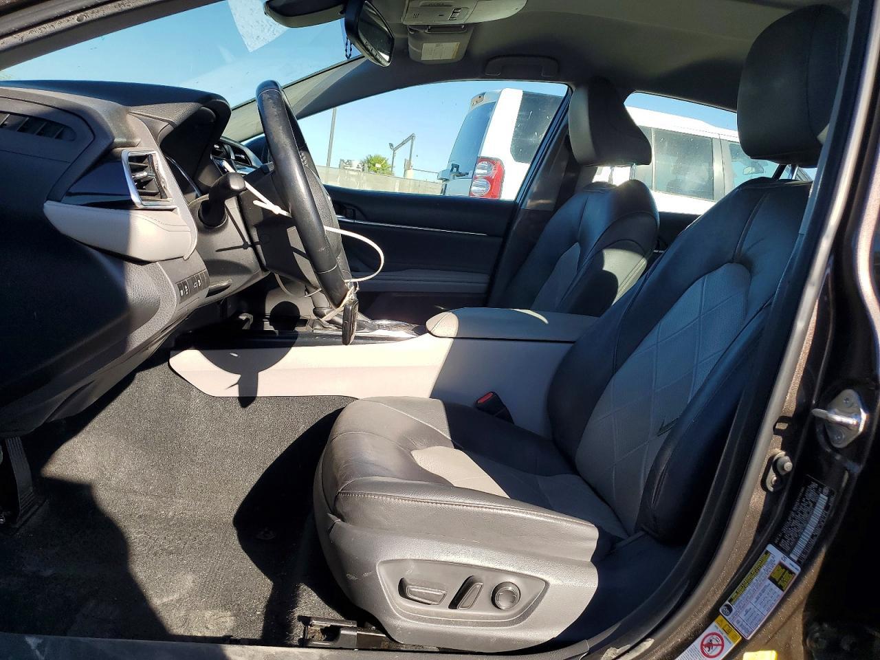 2018 TOYOTA CAMRY