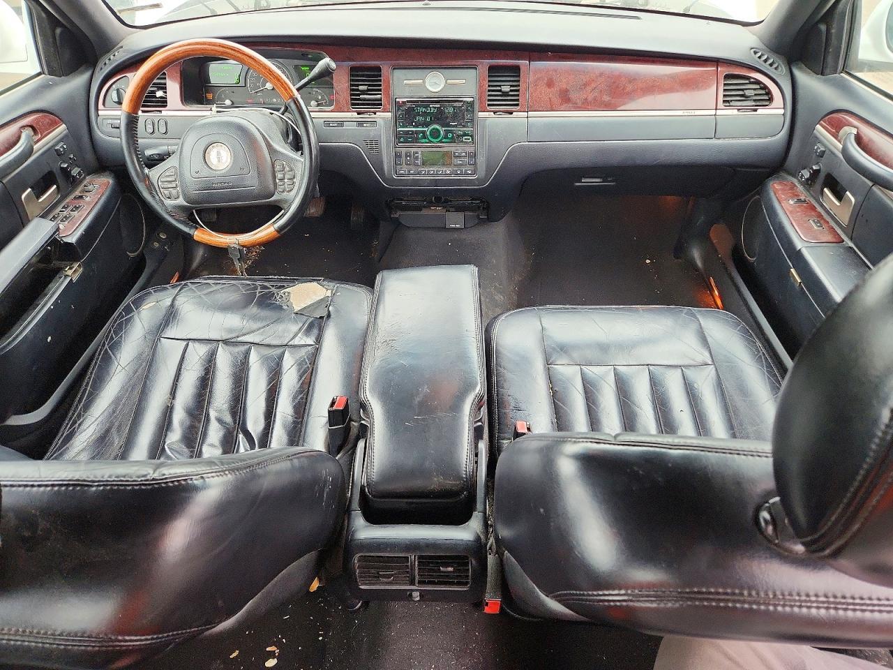 2003 LINCOLN Town Car