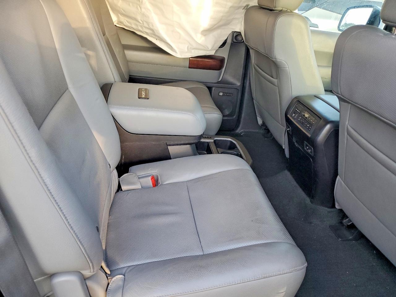 2016 TOYOTA Sequoia