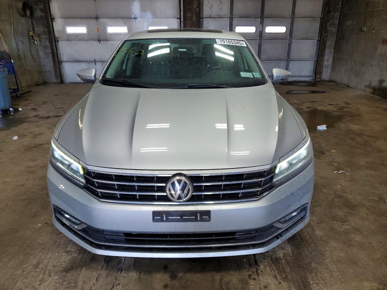 2017 VOLKSWAGEN Passat