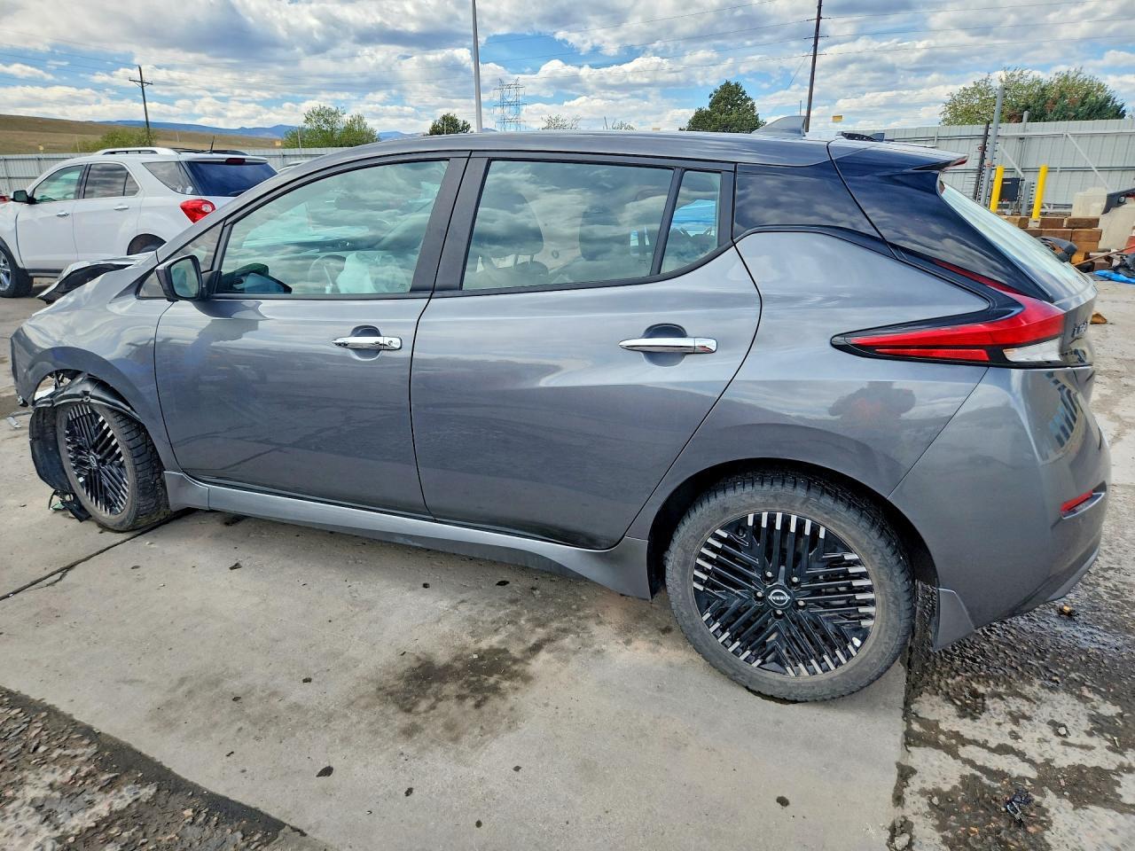 2025 NISSAN LEAF