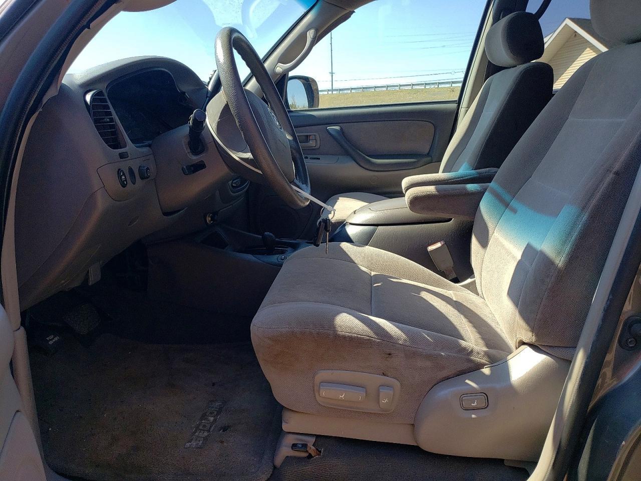 2004 TOYOTA Sequoia