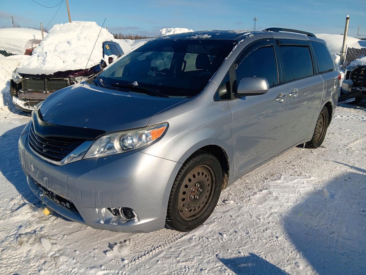 2012 TOYOTA SIENNA