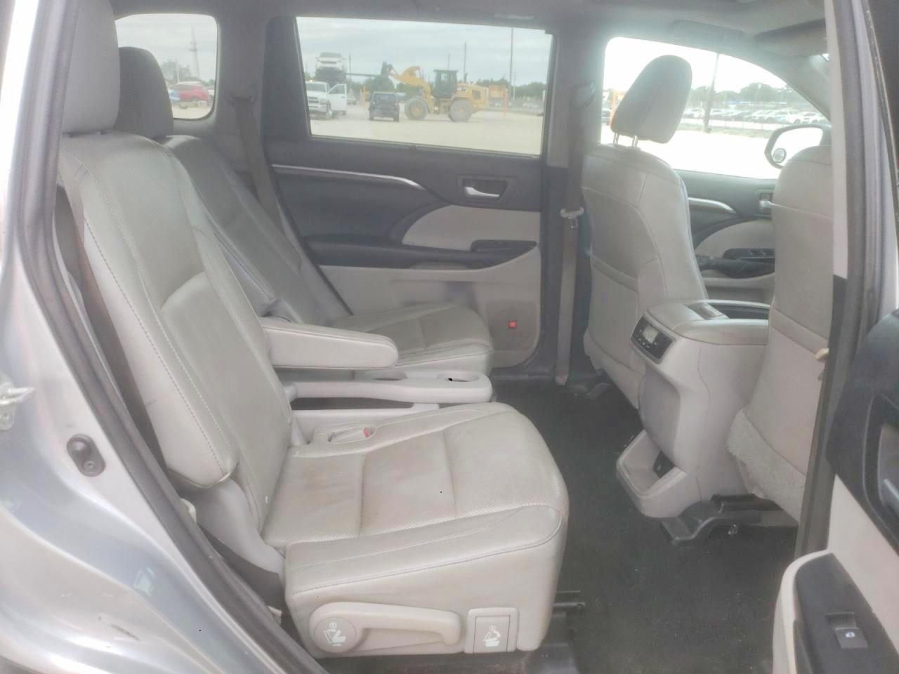 2015 TOYOTA HIGHLANDER