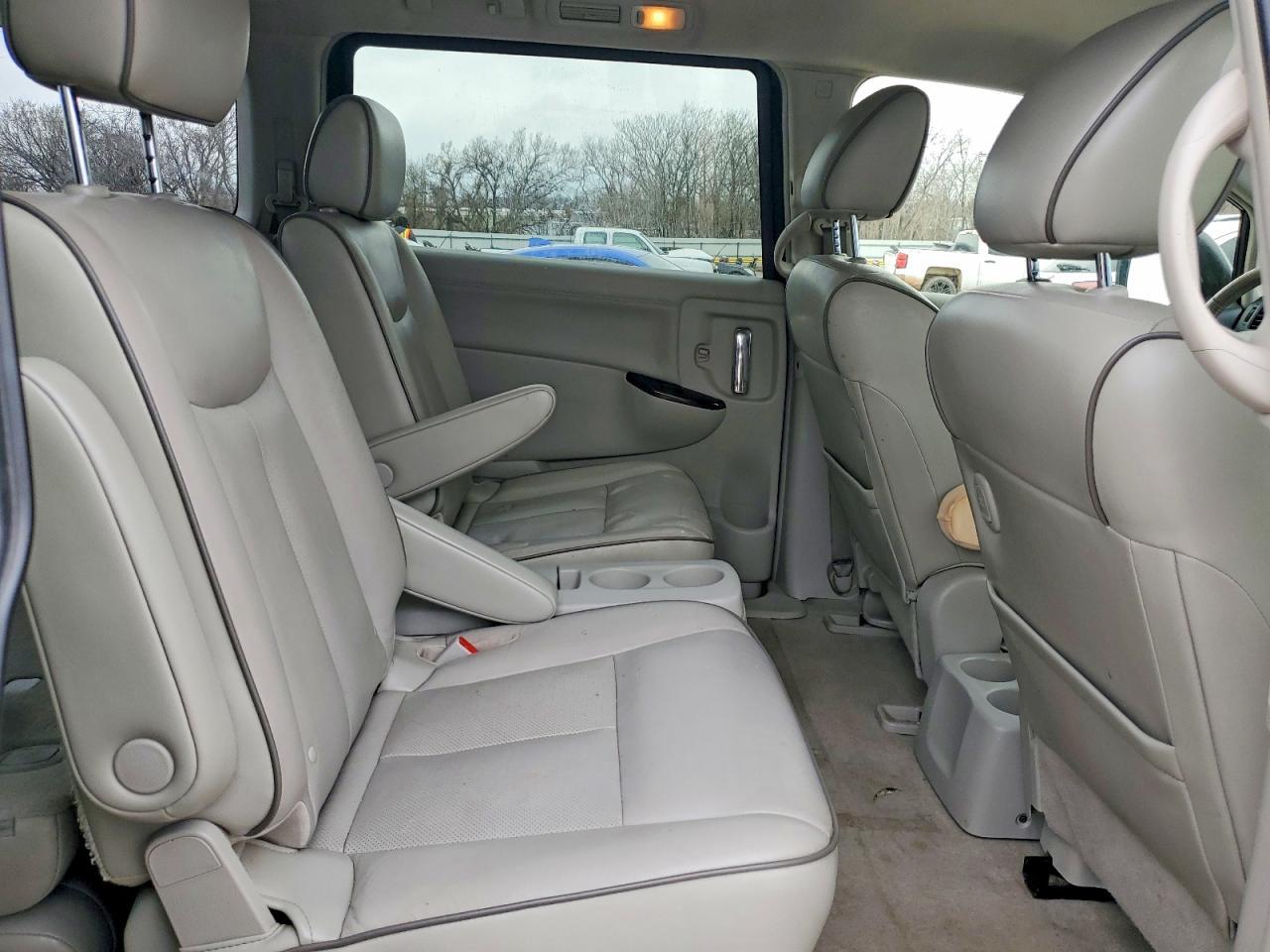 2012 NISSAN Quest