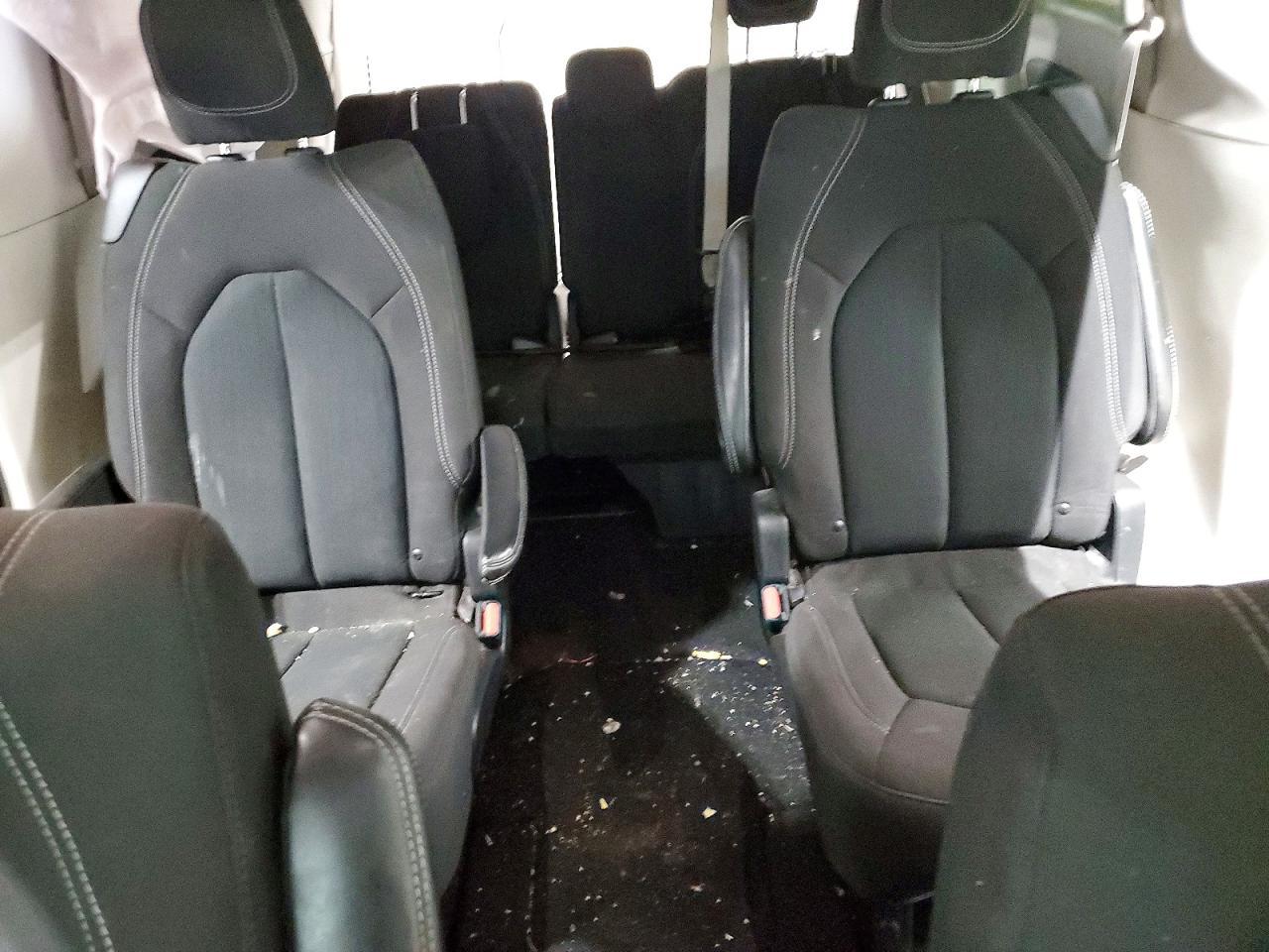 2022 CHRYSLER Voyager