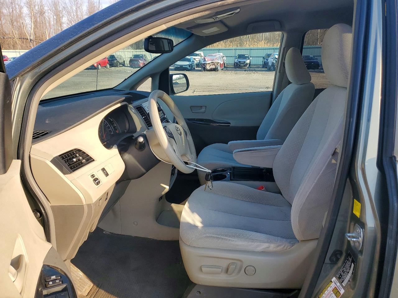 2011 TOYOTA SIENNA