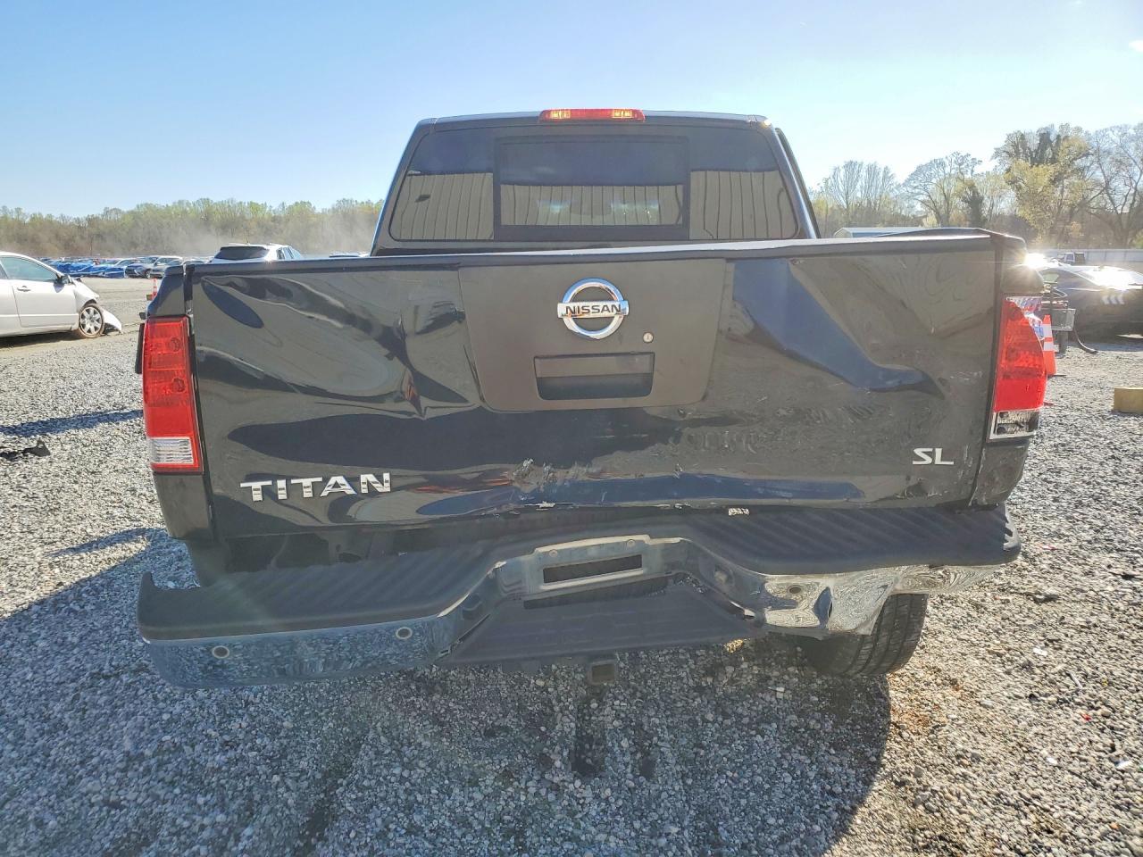 2011 NISSAN Titan