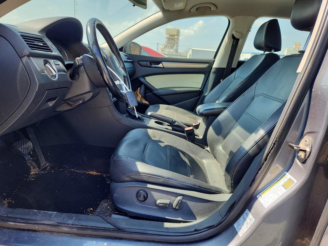 2014 VOLKSWAGEN Passat