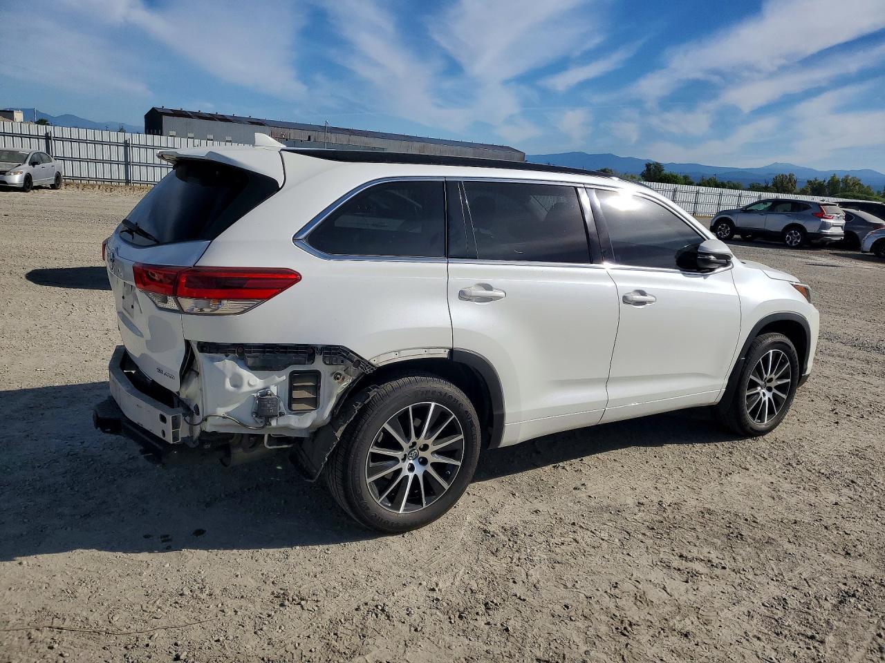 2018 TOYOTA HIGHLANDER