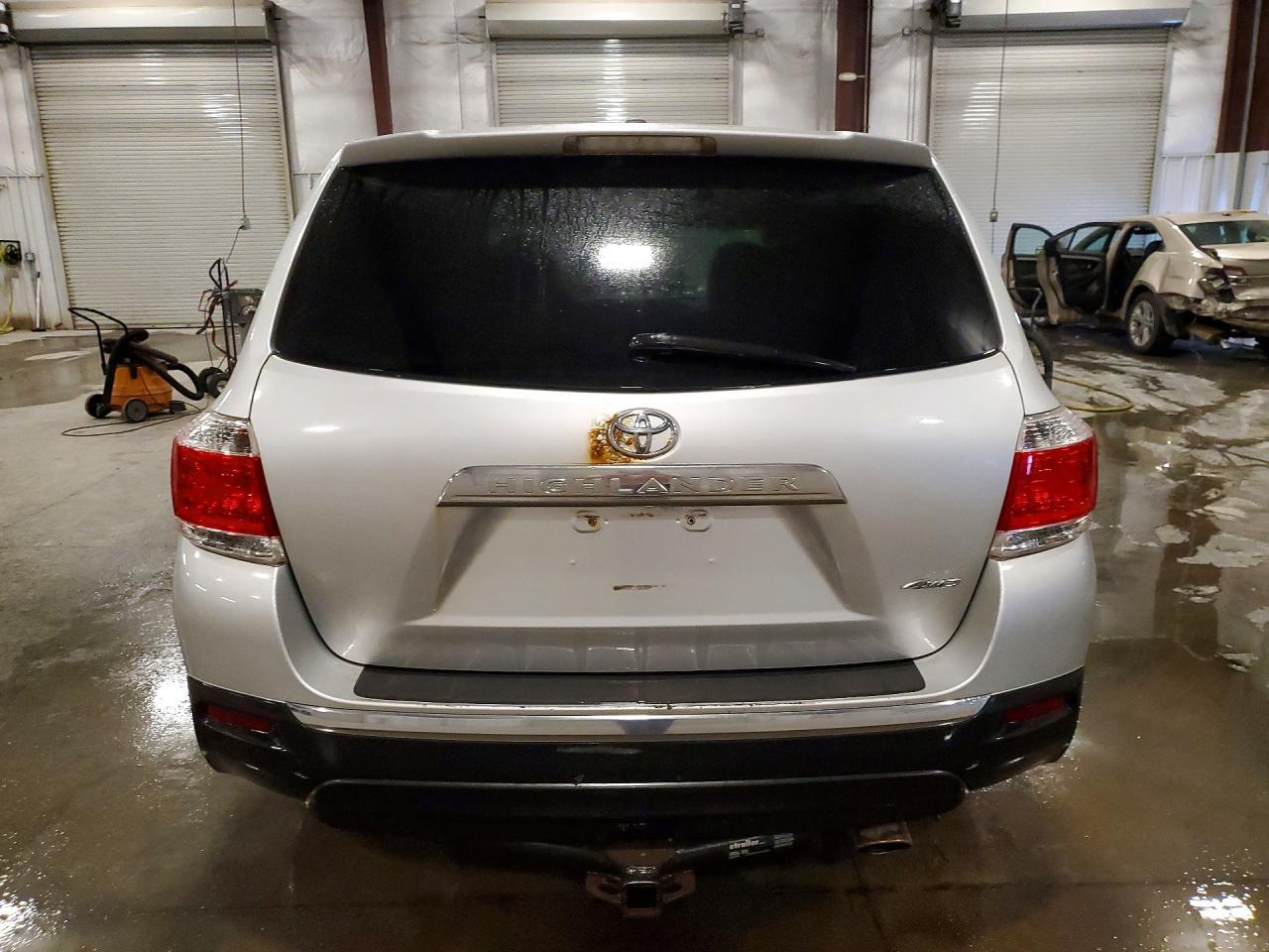 2011 TOYOTA HIGHLANDER