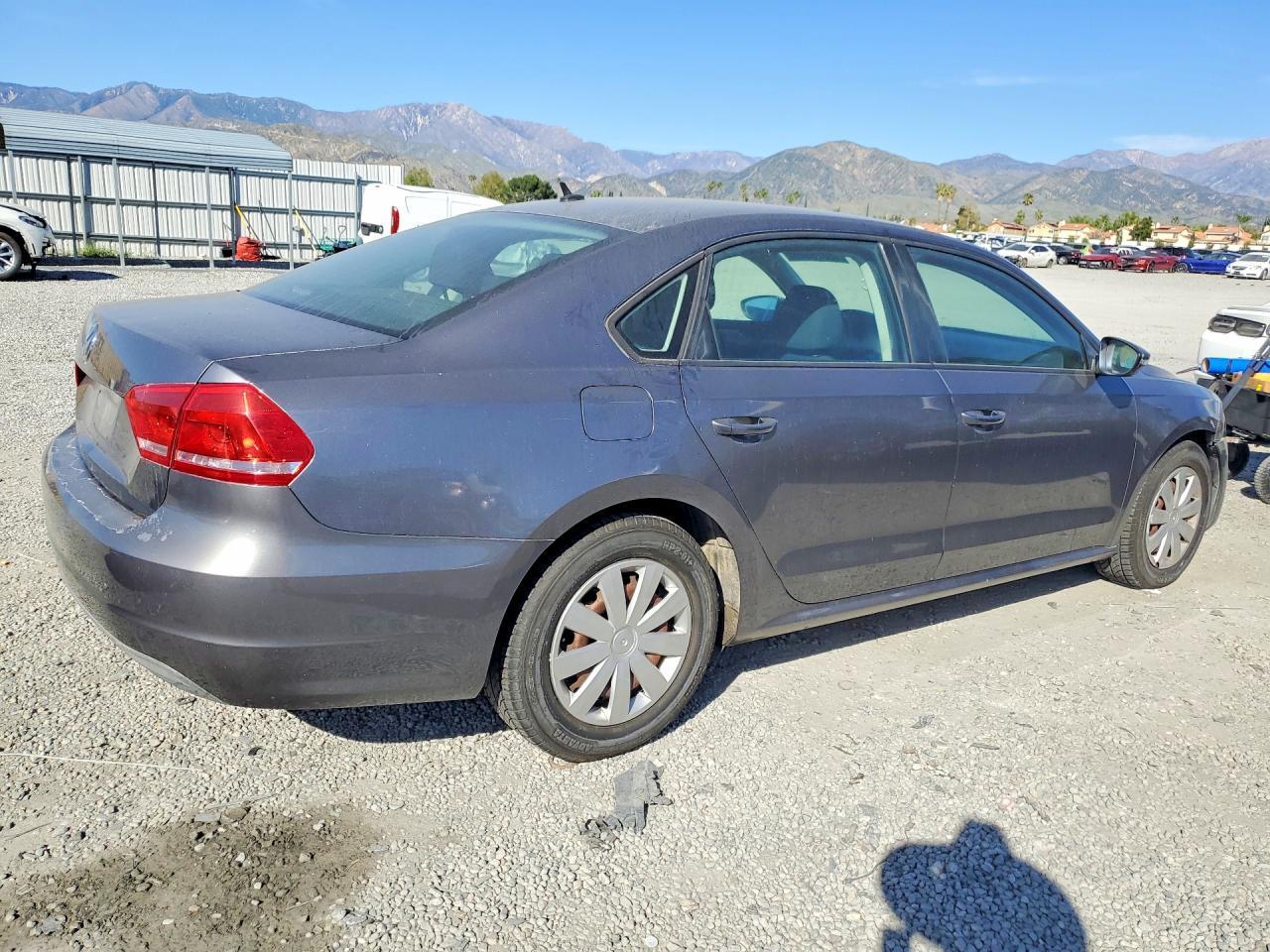 2012 VOLKSWAGEN Passat