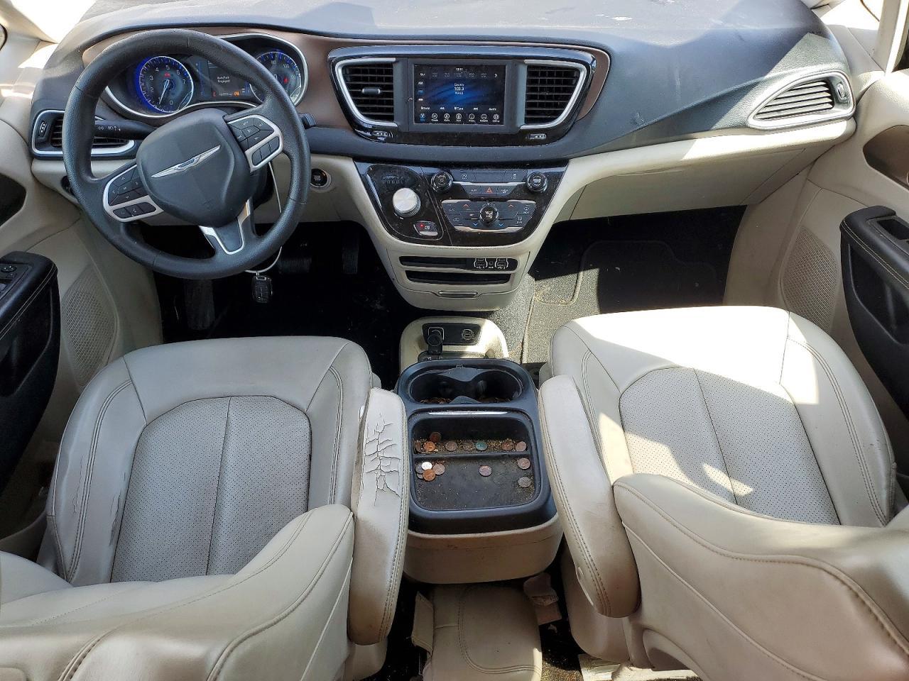 2021 CHRYSLER Voyager