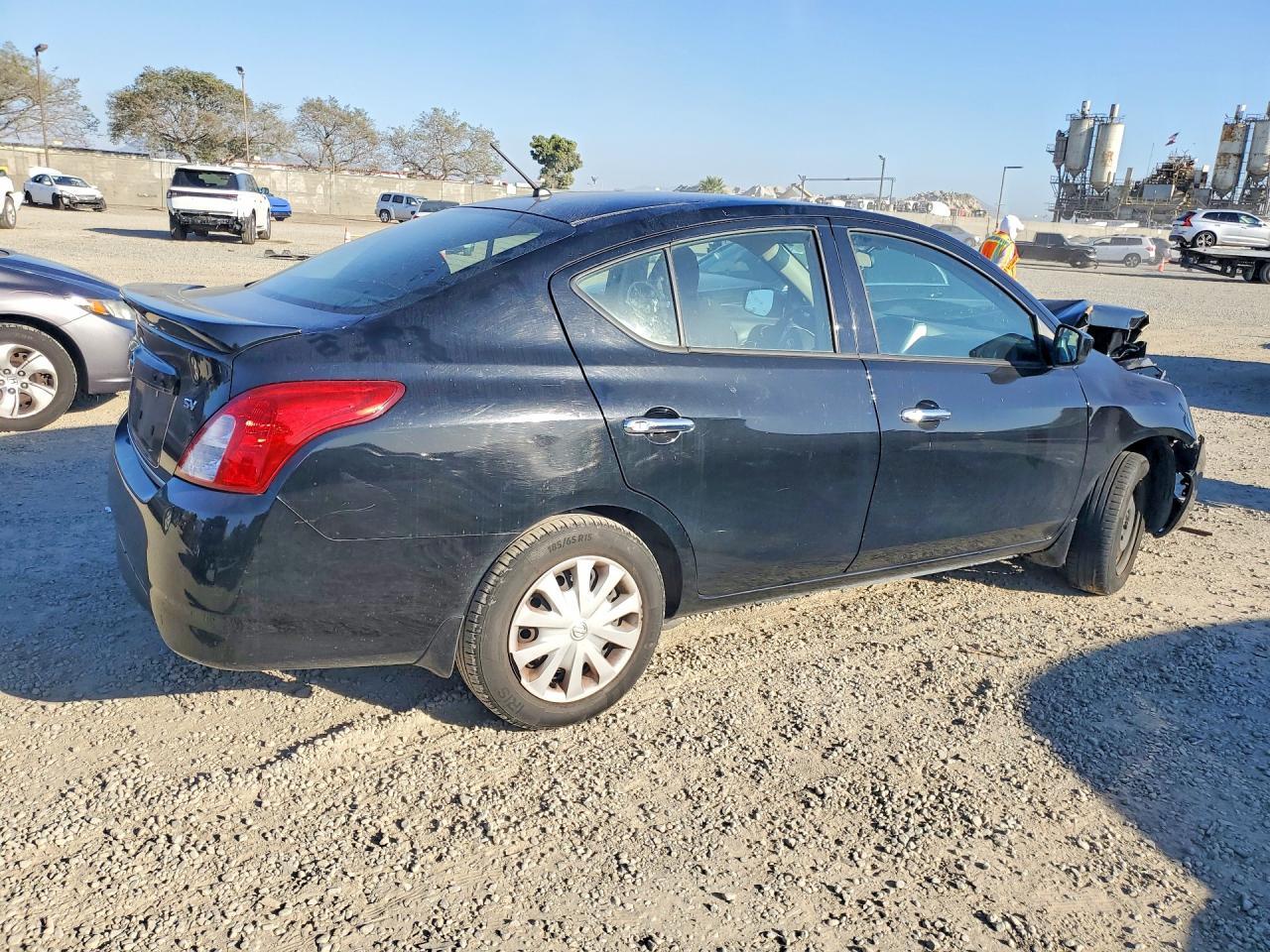 2017 NISSAN VERSA