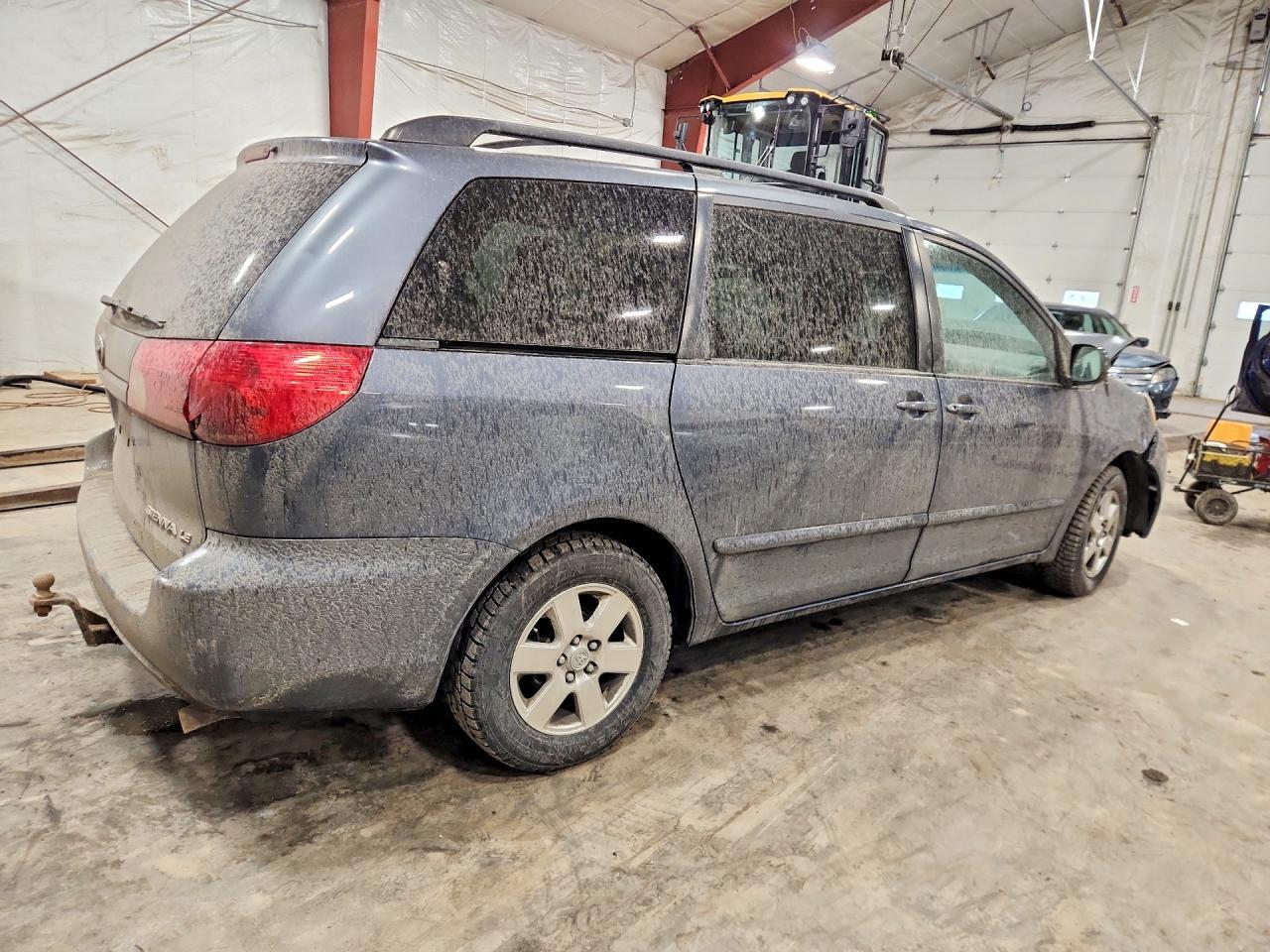 2010 TOYOTA SIENNA
