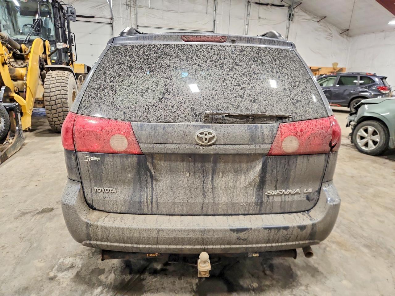 2010 TOYOTA SIENNA