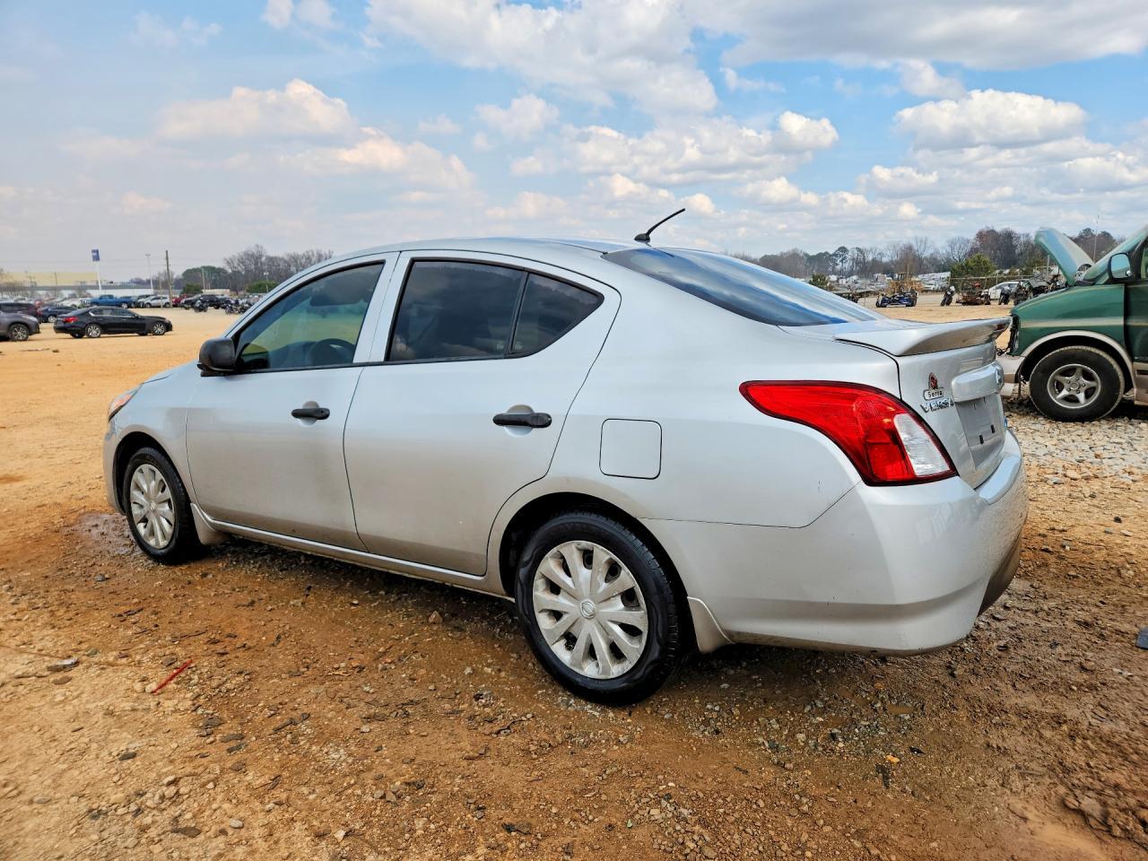 2015 NISSAN VERSA