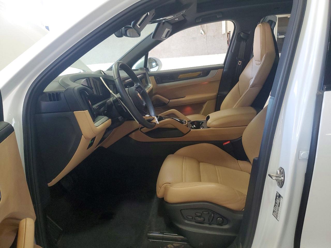 2025 PORSCHE CAYENNE