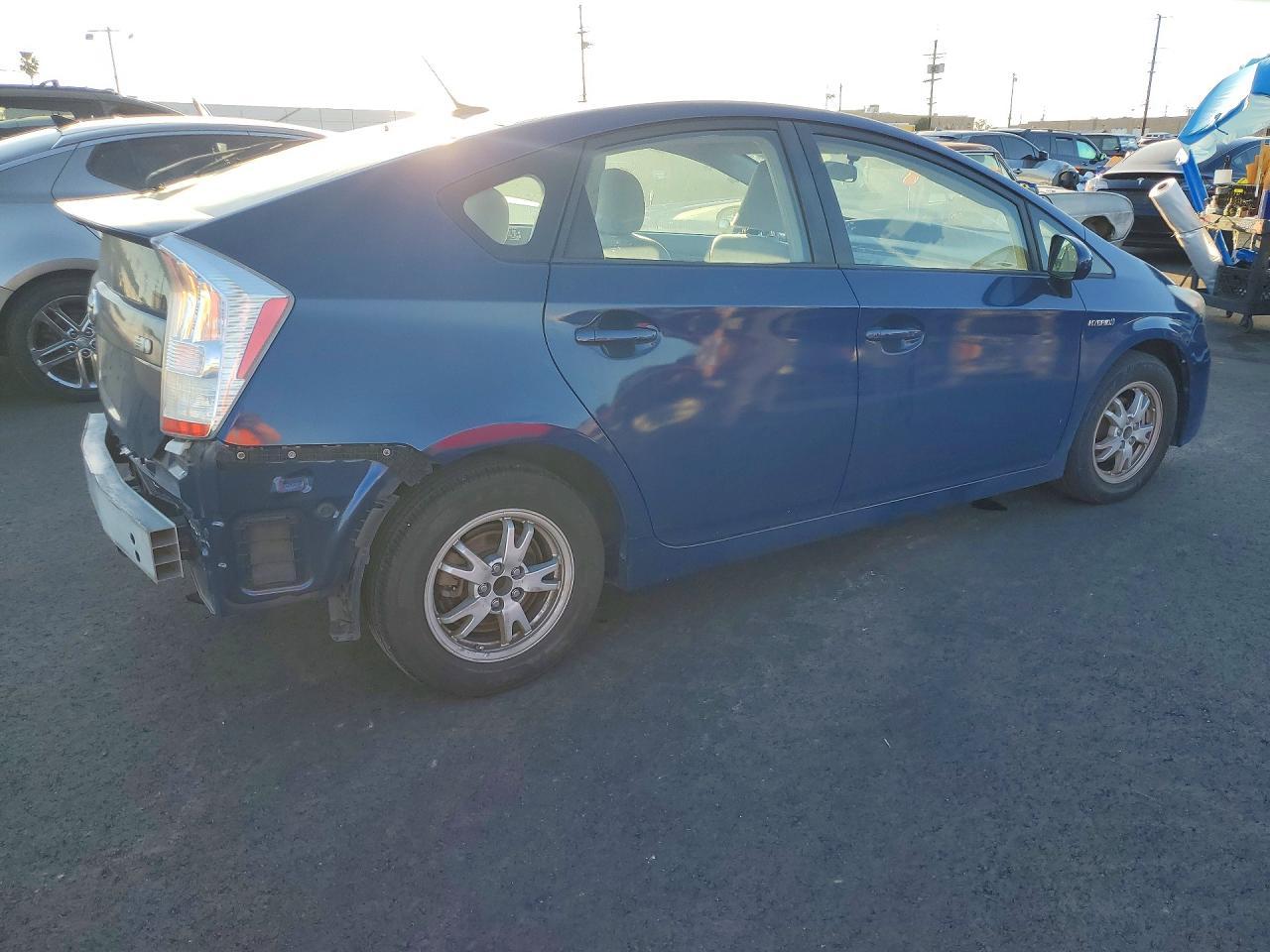 2011 TOYOTA PRIUS