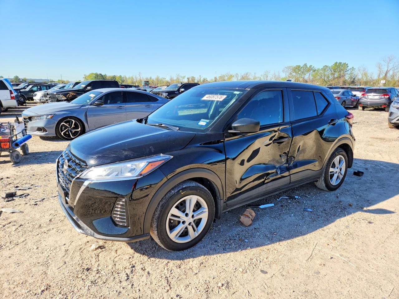 2024 NISSAN KICKS