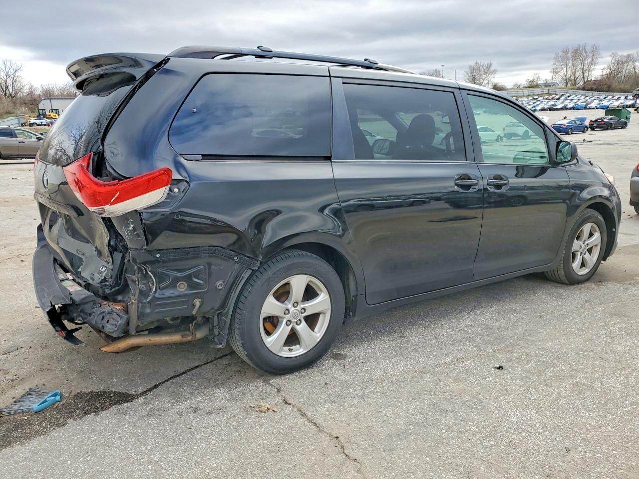 2014 TOYOTA SIENNA