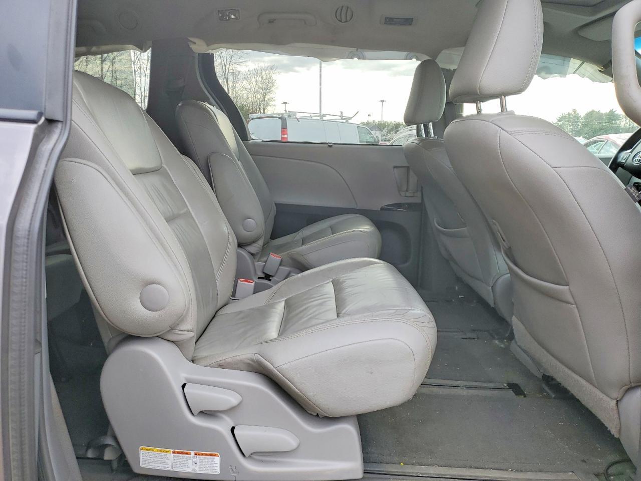 2015 TOYOTA SIENNA