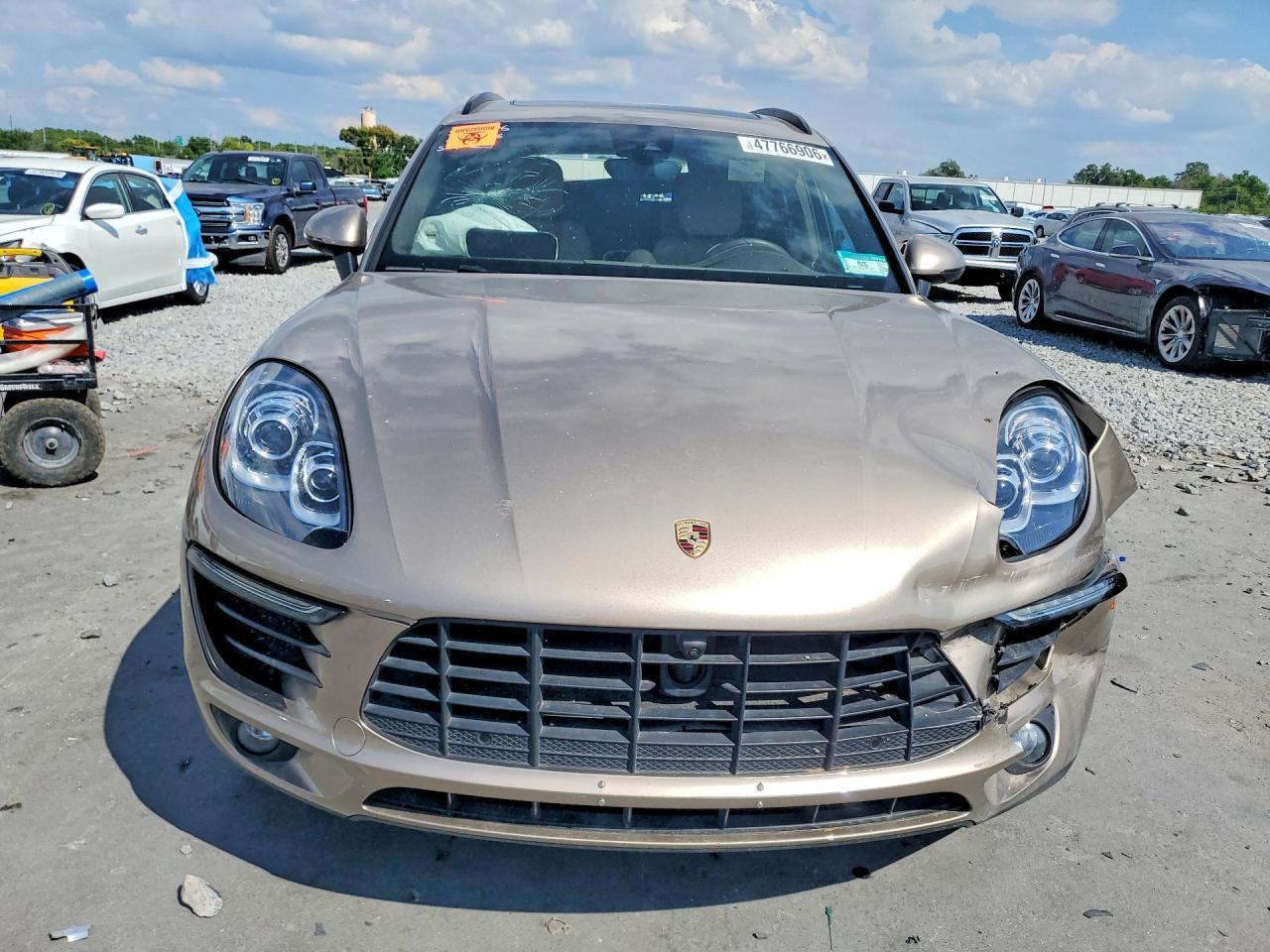 2016 PORSCHE Macan