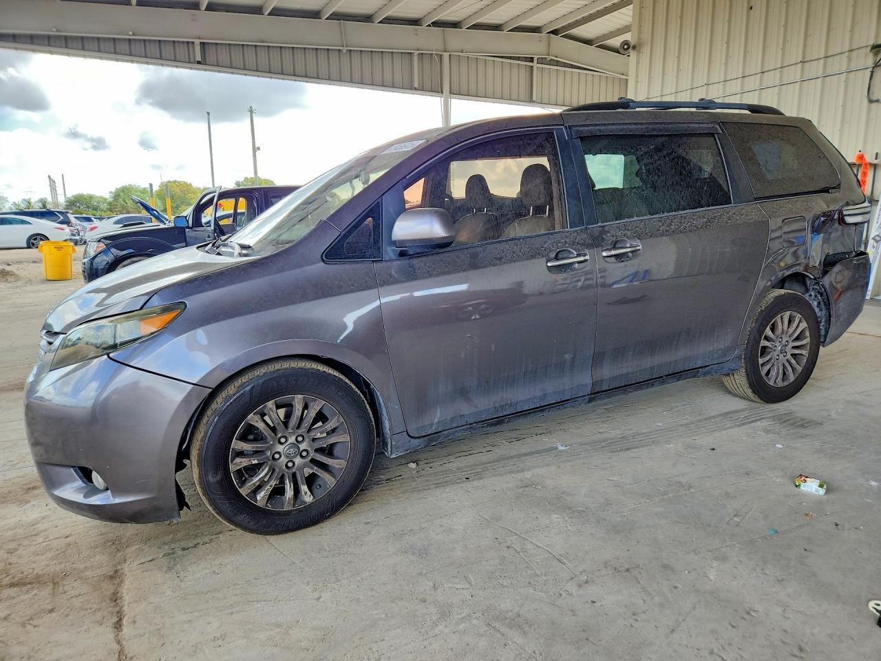 2015 TOYOTA SIENNA
