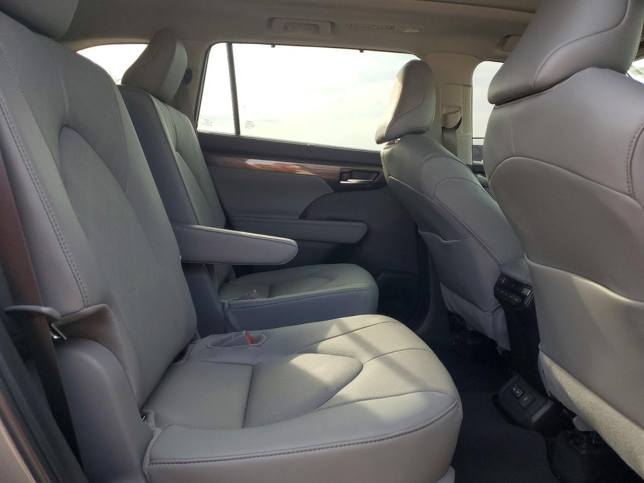 2025 TOYOTA HIGHLANDER