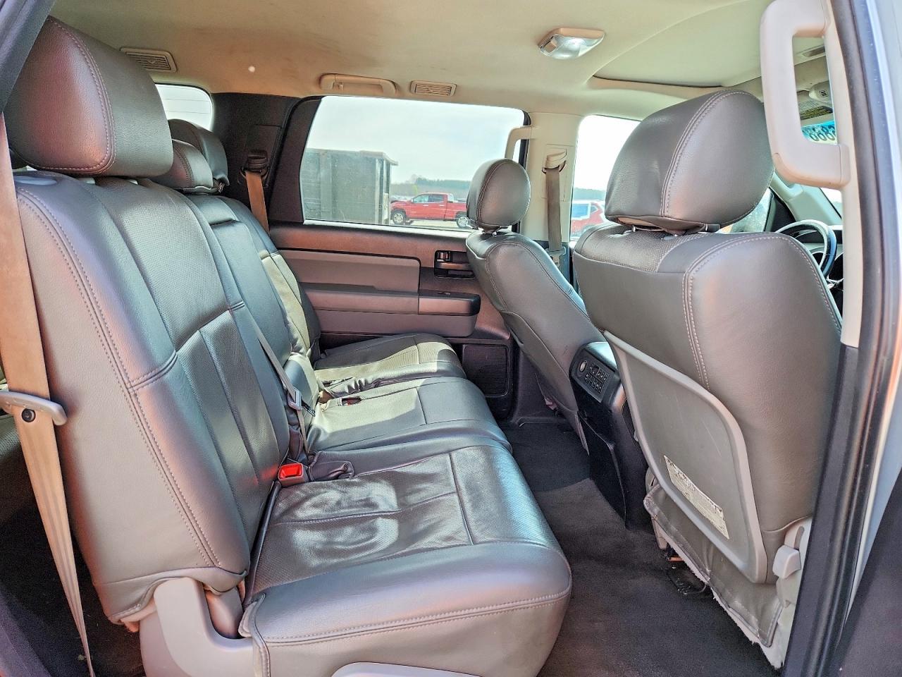 2013 TOYOTA Sequoia