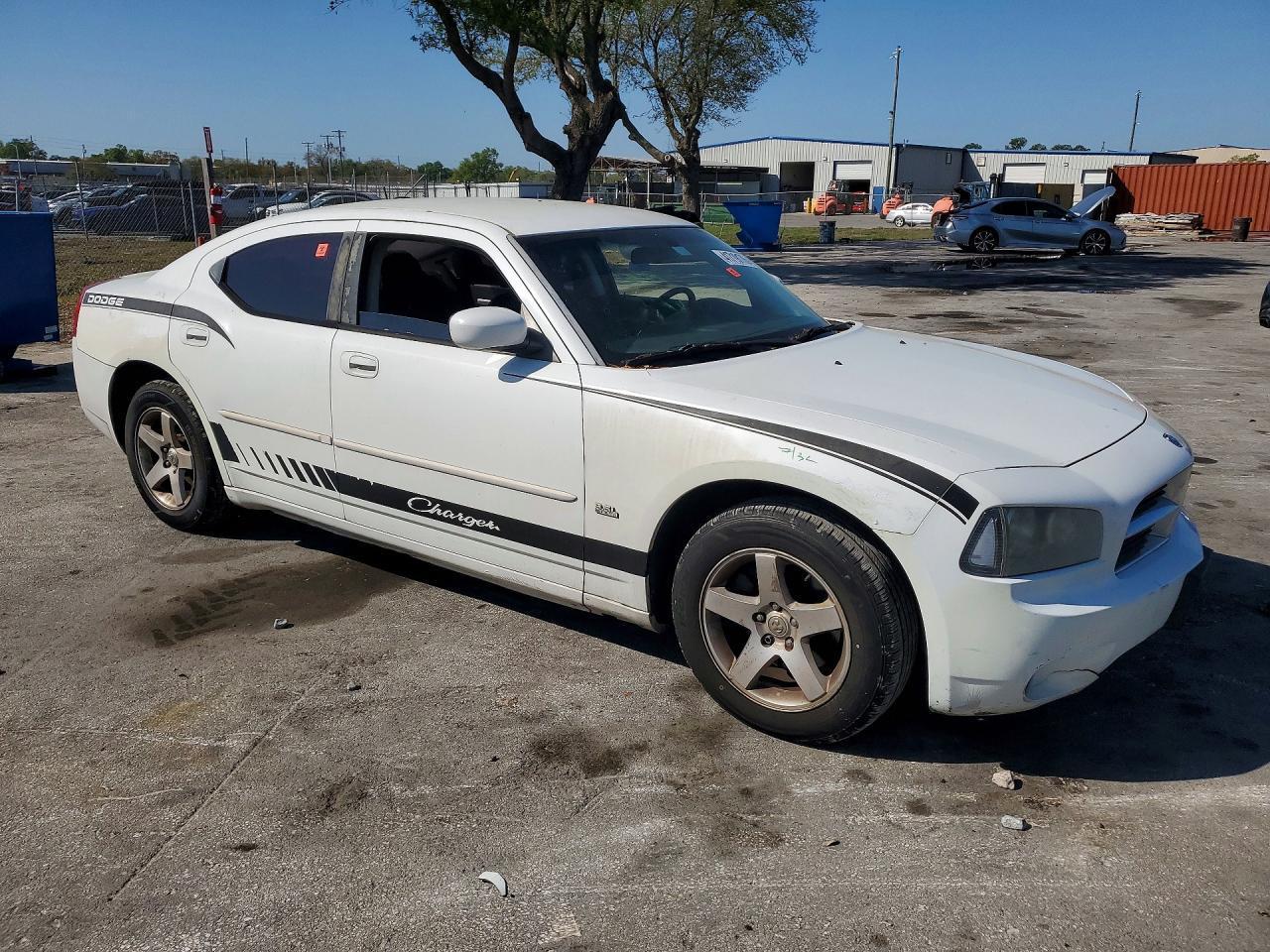 2010 DODGE CHARGER
