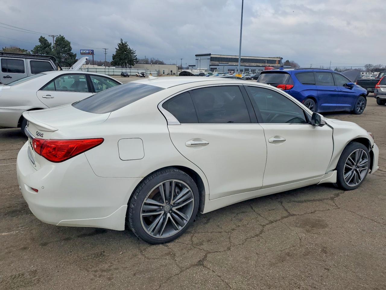 2016 INFINITI Q50
