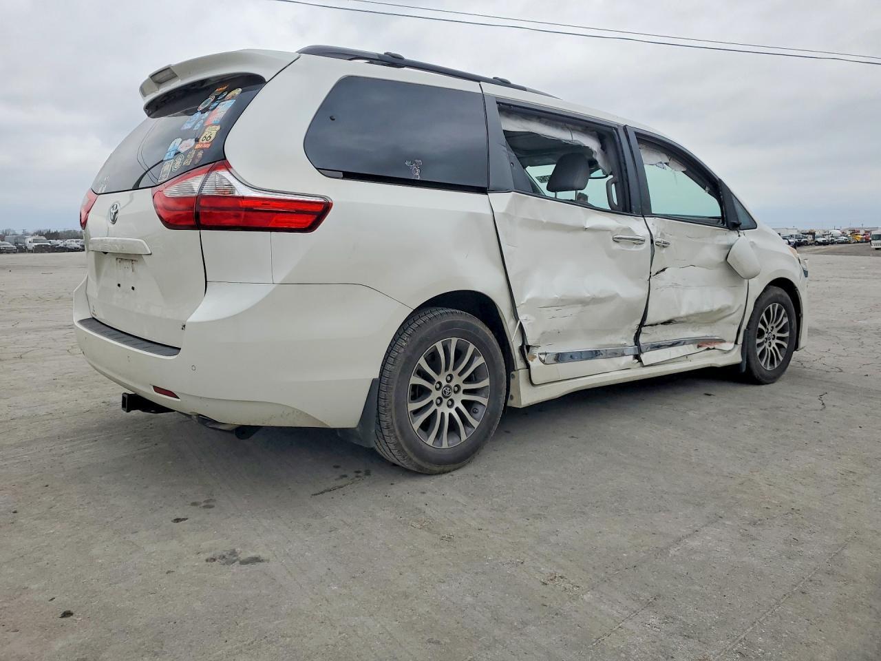 2018 TOYOTA SIENNA
