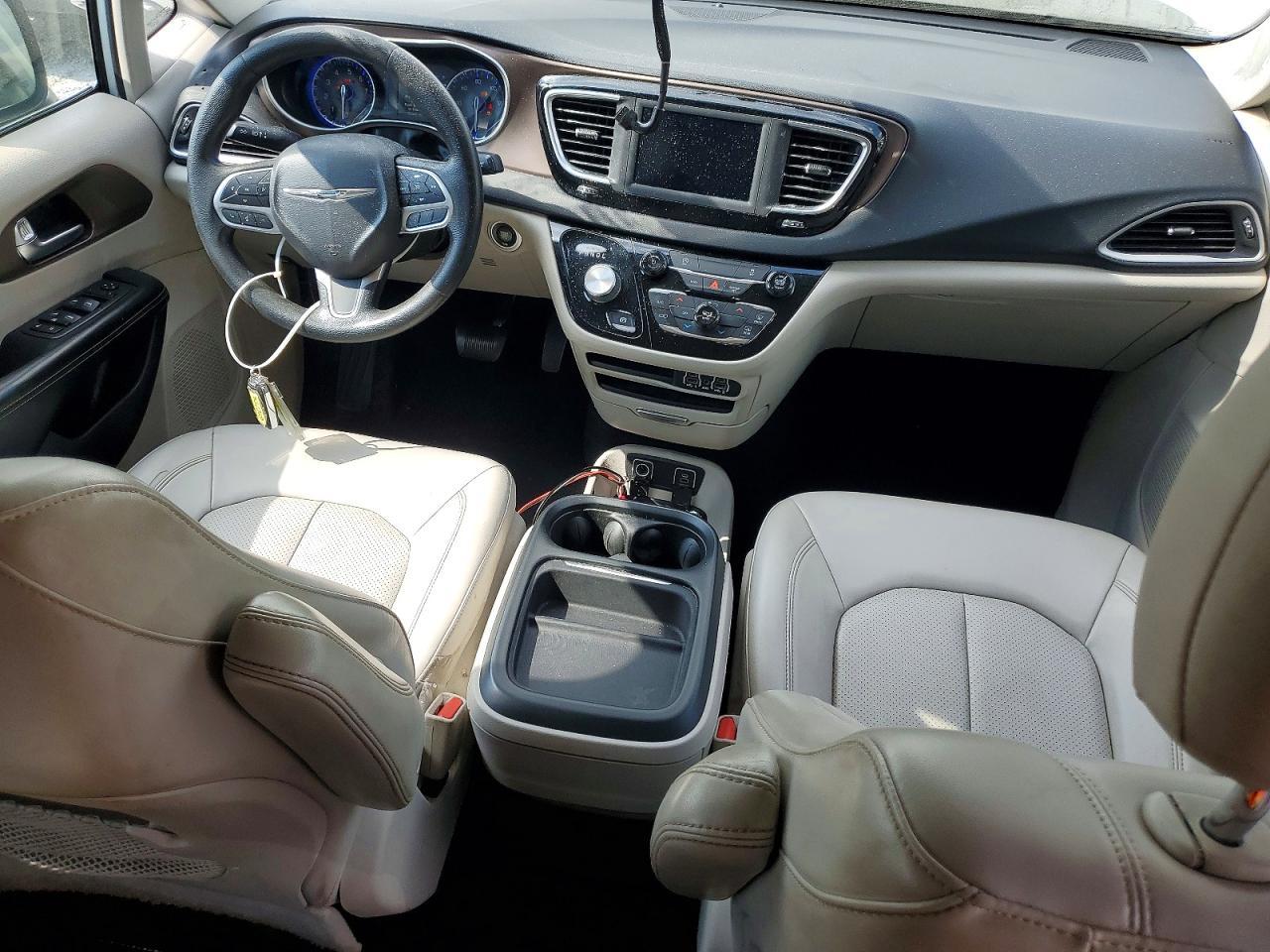 2021 CHRYSLER Voyager
