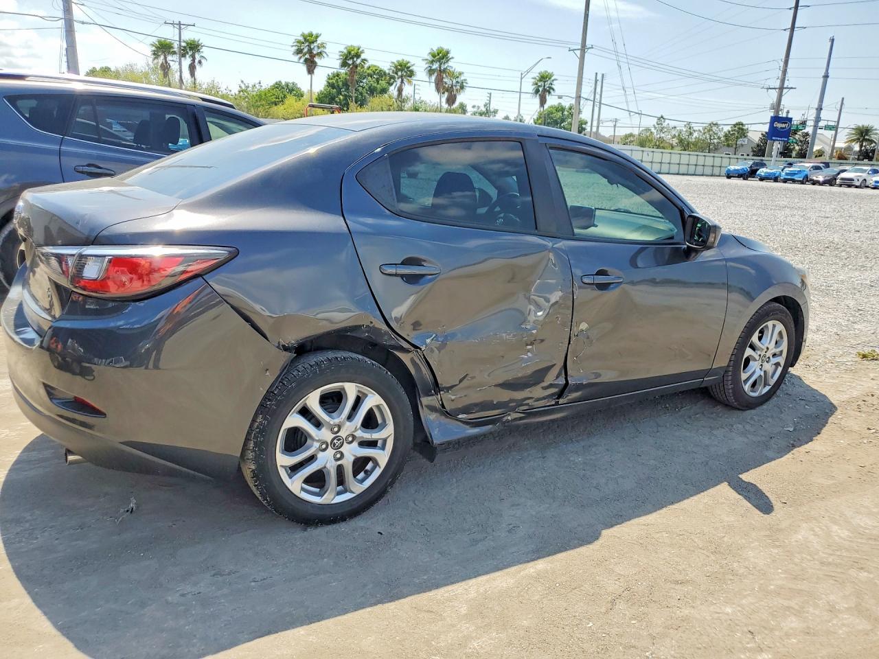 2017 TOYOTA YARIS