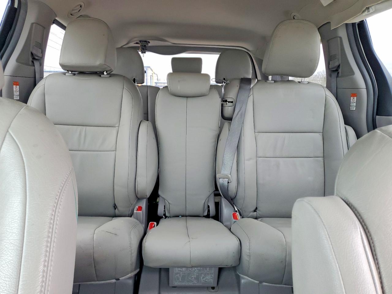 2015 TOYOTA SIENNA