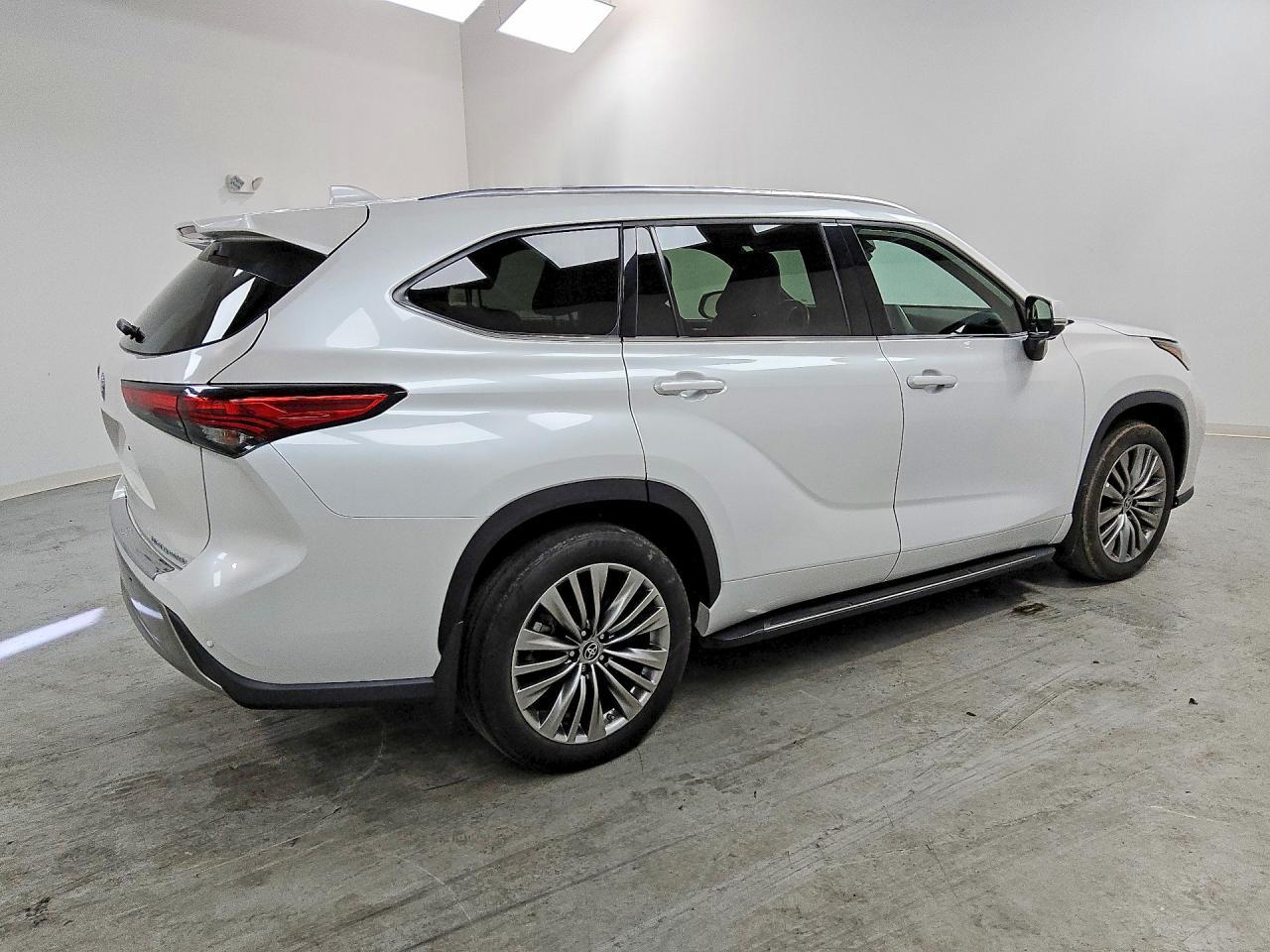 2024 TOYOTA HIGHLANDER