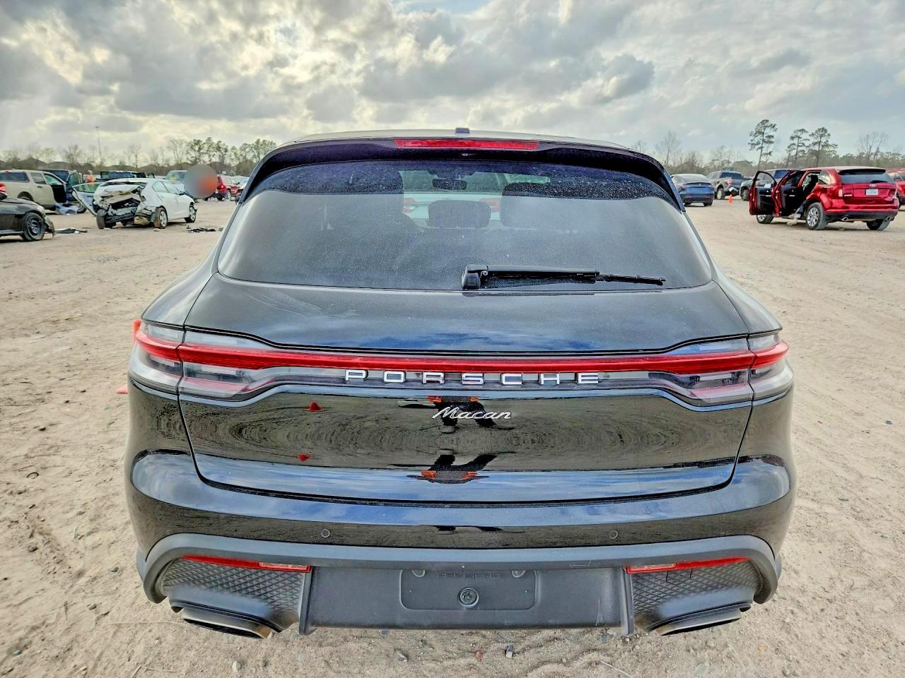 2025 PORSCHE Macan