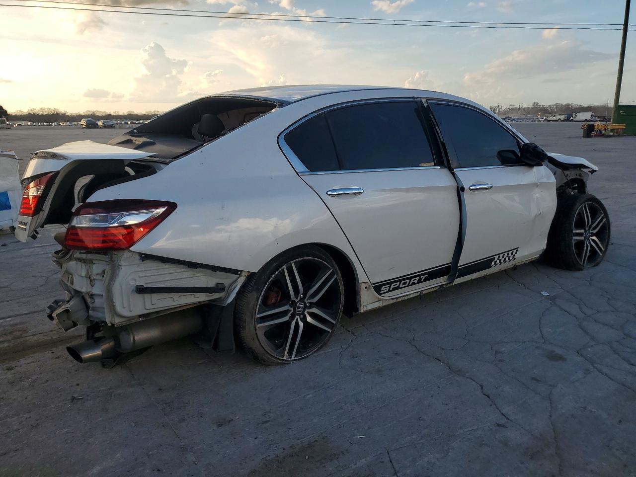 2017 HONDA ACCORD