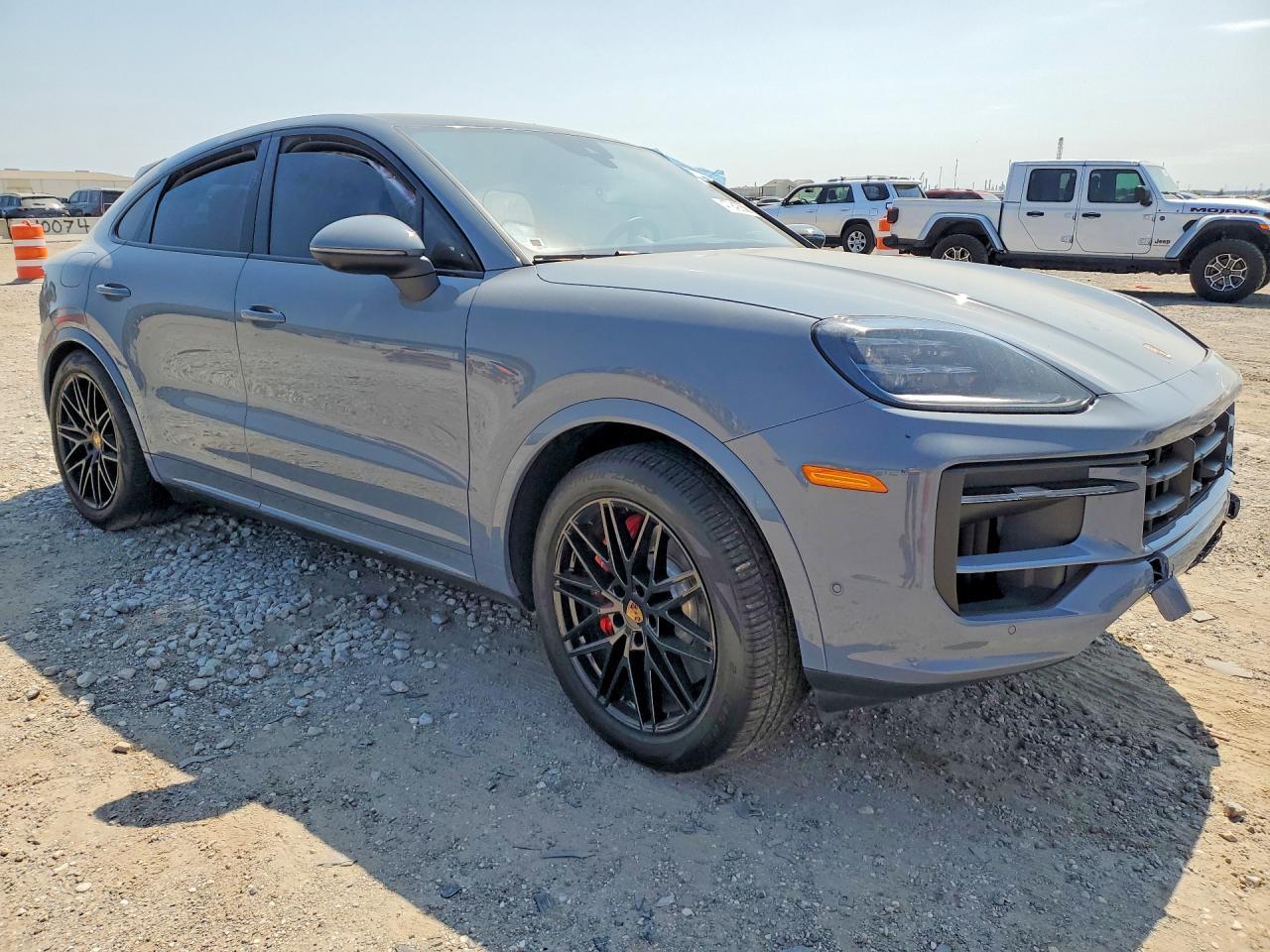 2025 PORSCHE CAYENNE