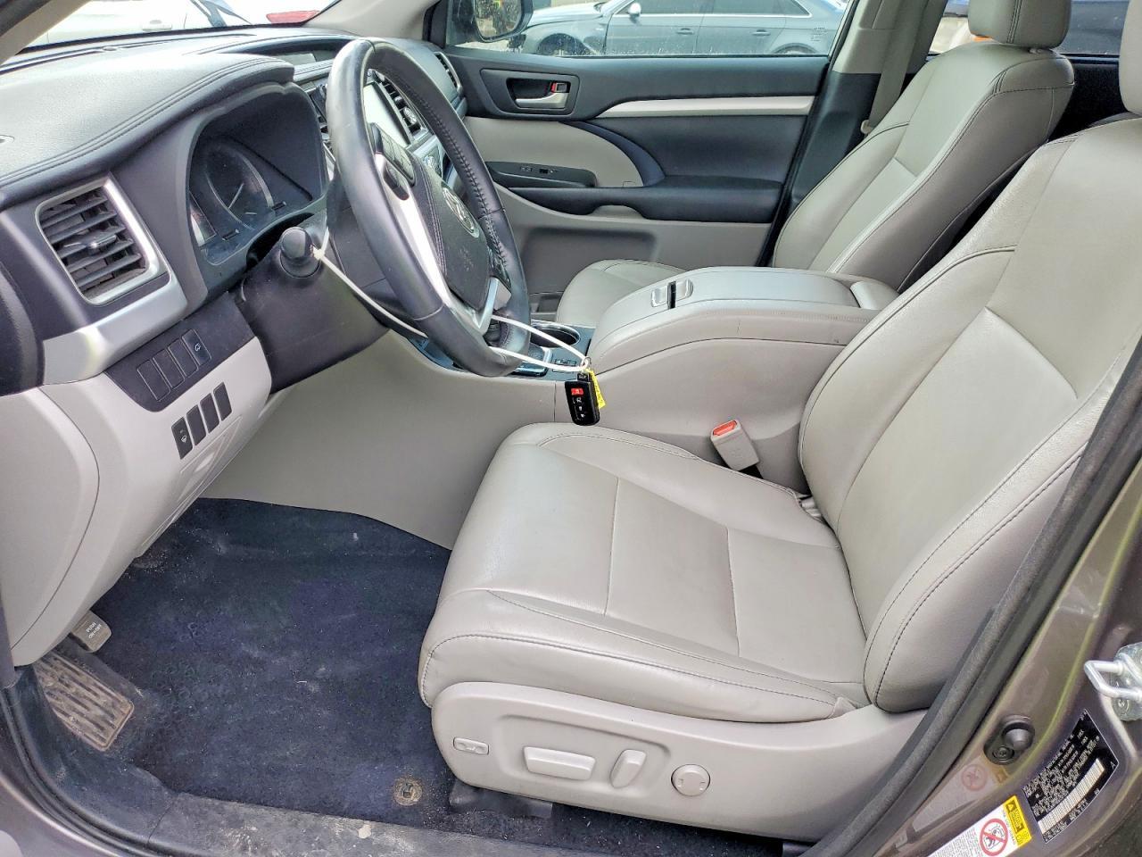 2016 TOYOTA HIGHLANDER